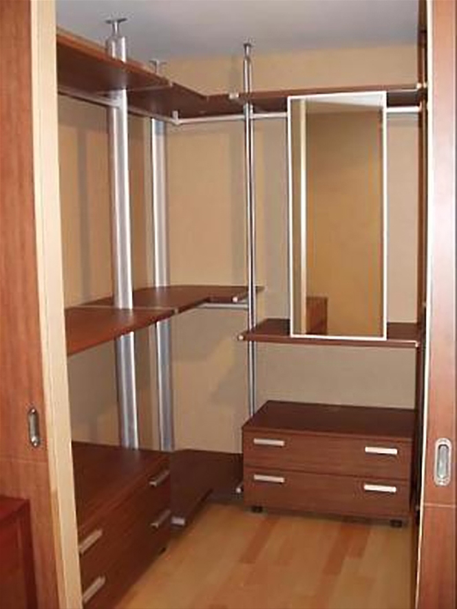 Гардеробная №28